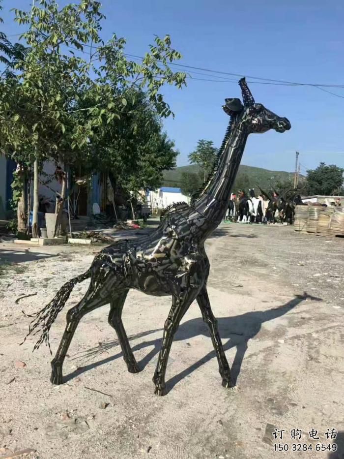 鏤空長頸鹿雕塑廠家 古銅色系 不銹鋼鏤空長頸鹿雕塑