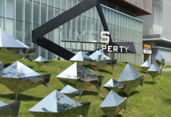 棱面魚雕塑廠家 不銹鋼棱面魚雕塑實景