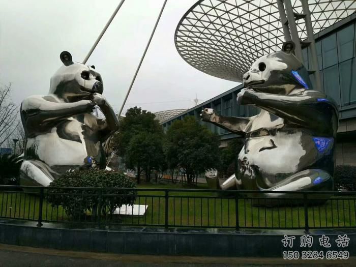 不銹鋼熊貓雕塑廠家 鏡面熊貓雕塑生產(chǎn)制作
