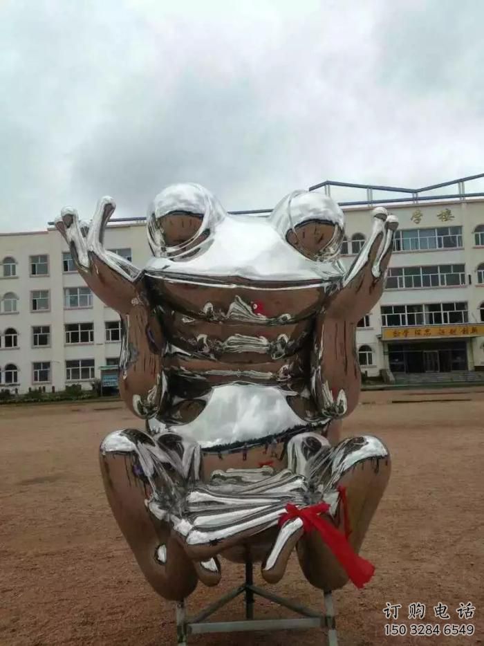 游樂園青蛙雕塑 鏡面仿真擺件 室外青蛙雕塑廠家