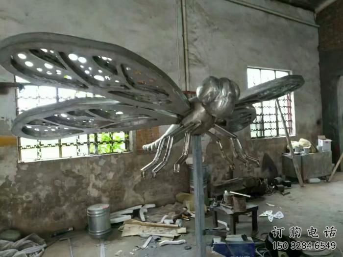 異形蝴蝶雕塑廠家 廣場鍛造擺件 大型中式蝴蝶雕塑