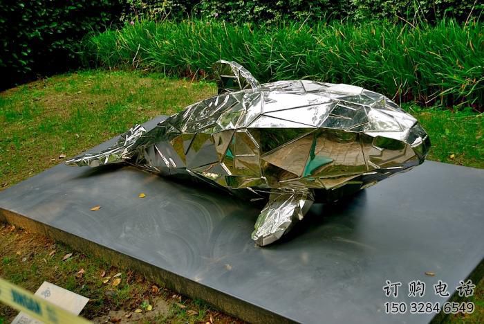 賓館小魚(yú)雕塑廠家 歐式仿真小品 村口鏡面小魚(yú)雕塑