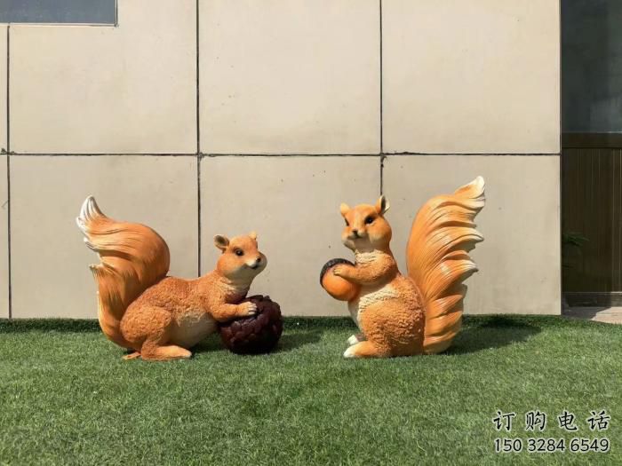 園林松鼠雕塑廠家 大型公園擺件 街道仿真松鼠雕塑
