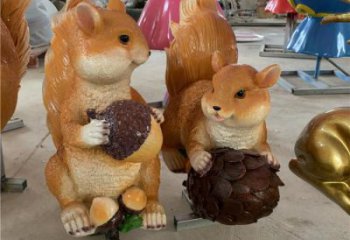 游樂場(chǎng)松鼠雕塑廠家 戶外賓館擺件 住宅小區(qū)彩繪松鼠雕塑