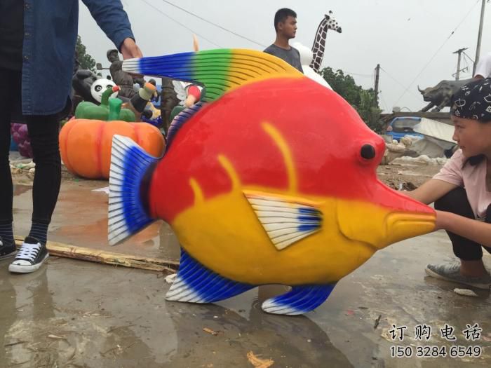 幼兒園魚兒雕塑廠家 卡通噴漆小品 戶外異形魚兒雕塑