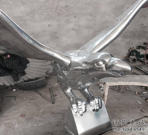 賓館飛鷹雕塑廠家 歐式仿真小品 戶外鏡面飛鷹雕塑