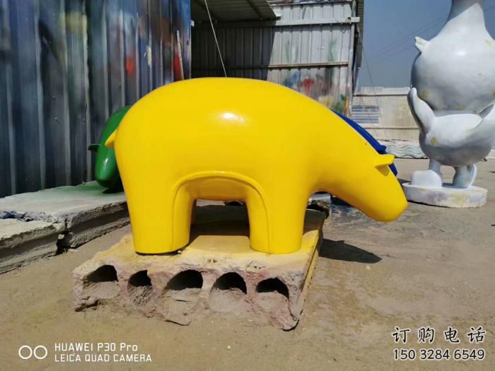 商業(yè)街狗熊雕塑廠家 大型廣場(chǎng)擺件 步行街異形狗熊雕塑