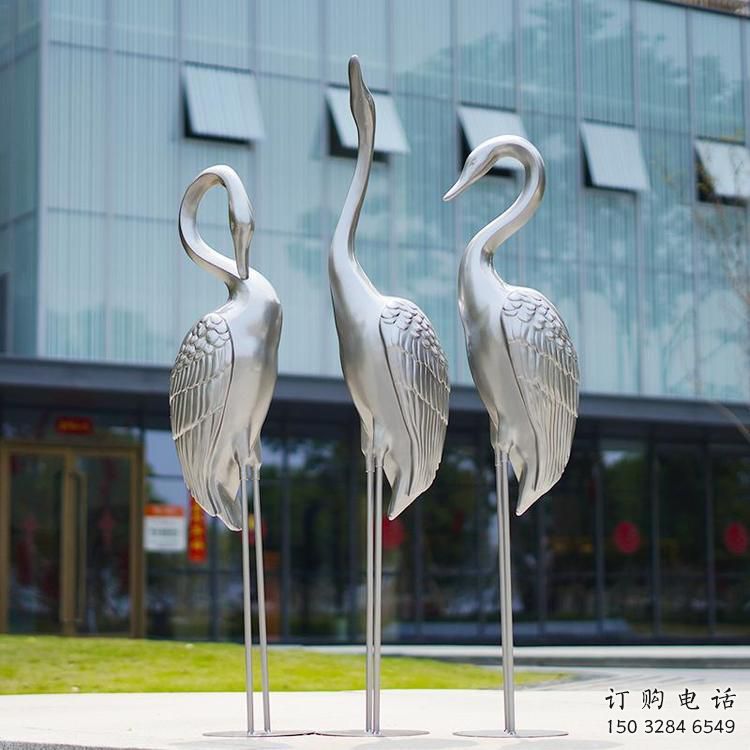 鍛造丹頂鶴雕塑廠家 現代創意擺件 廣場啞光丹頂鶴雕塑