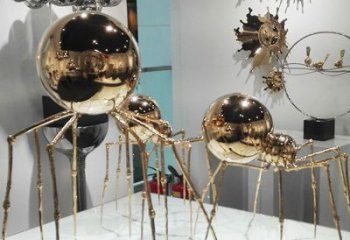 玄關(guān)蜘蛛雕塑廠家 創(chuàng)意仿真擺件 酒店賓館電鍍蜘蛛雕塑