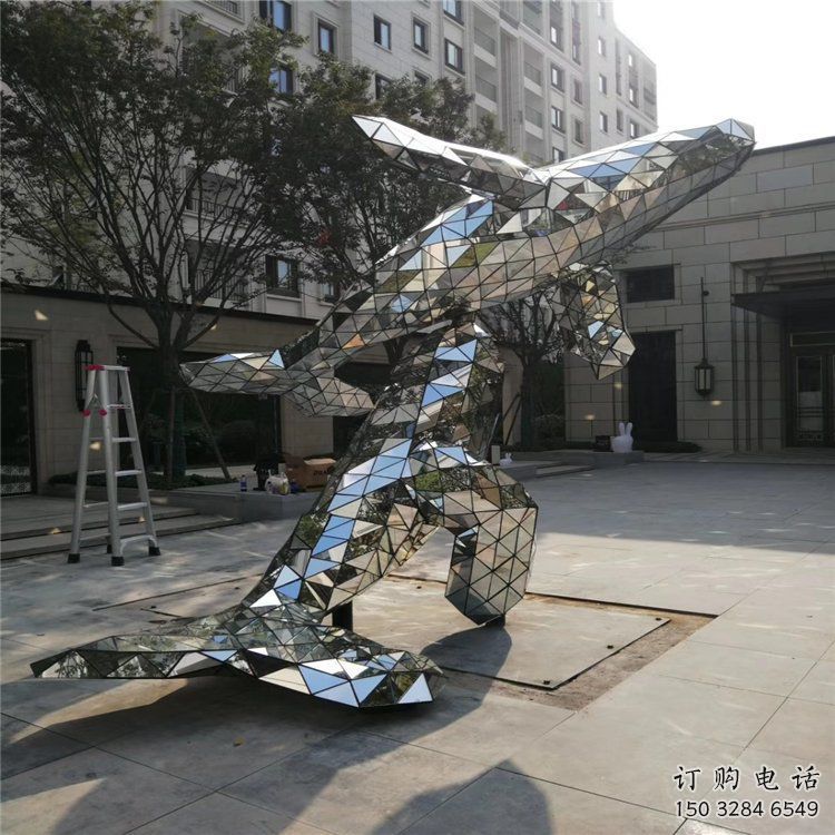 鏡面金魚雕塑廠家 現代幾何擺件 游樂場異形金魚雕塑