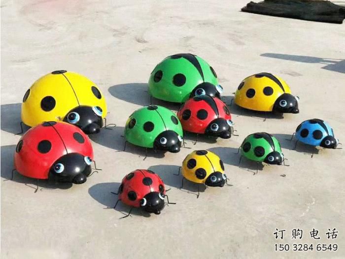 烤漆甲殼蟲(chóng)雕塑廠家 卡通創(chuàng)意擺件 公園噴漆甲殼蟲(chóng)雕塑