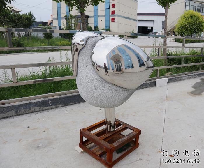 幼兒園小鳥雕塑廠家 卡通鏡面小品 室內異形小鳥雕塑