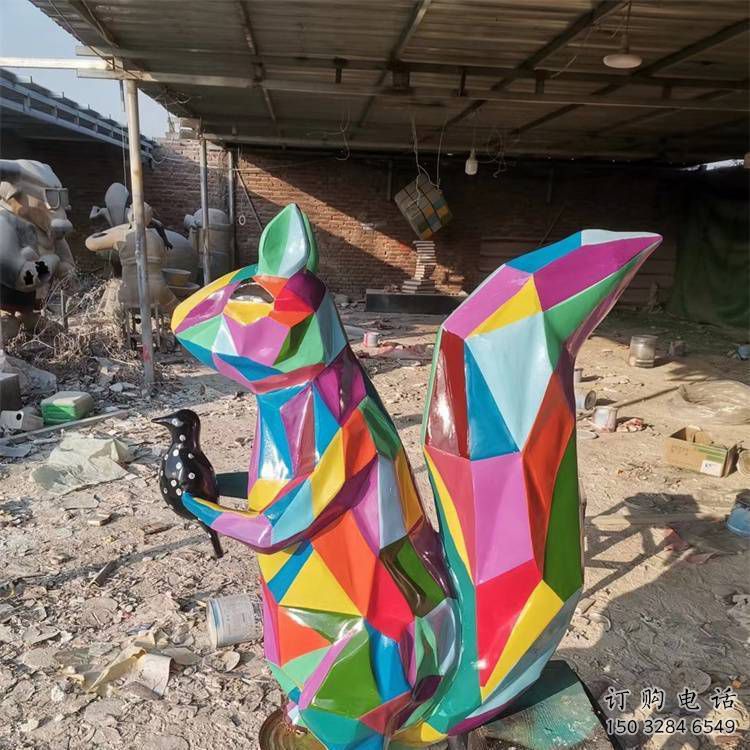 切面松鼠雕塑廠家 現(xiàn)代抽象擺件 商場幾何松鼠雕塑