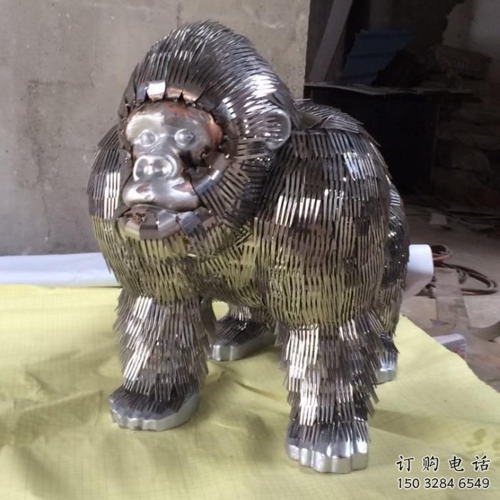 異形大猩猩雕塑廠家 戶外抽象擺件 酒店拉絲大猩猩雕塑