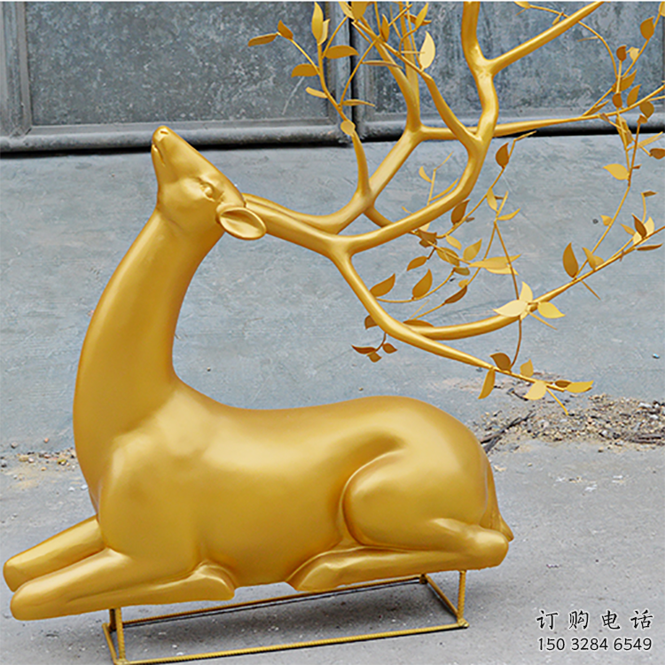 彩繪小鹿雕塑廠家 卡通噴漆小品 草地抽象小鹿雕塑