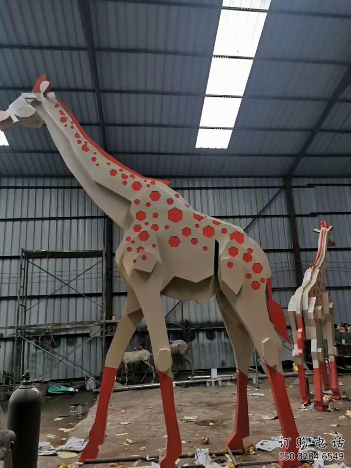 戶外長頸鹿雕塑廠家 現代創意小品 酒店拉絲長頸鹿雕塑
