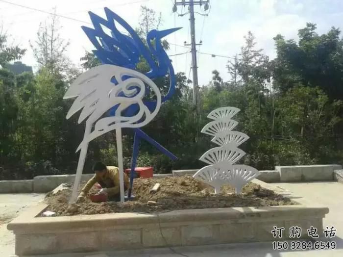 異形鶴雕塑廠家 鏤空抽象擺件 酒店拉絲鶴雕塑