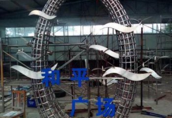 鏤空大雁雕塑廠家 現(xiàn)代抽象擺件 草地切面大雁雕塑