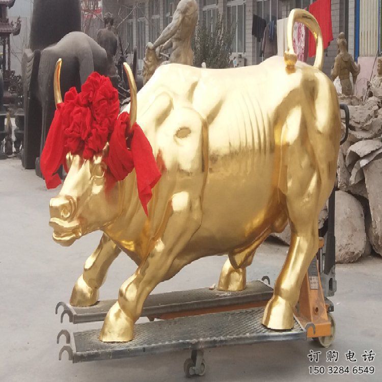 庭院金牛雕塑廠家 歐式仿真擺件 戶外噴漆金牛雕塑