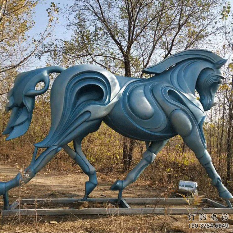 步行街駿馬雕塑廠家 創(chuàng)意鋼管擺件 草地切面駿馬雕塑
