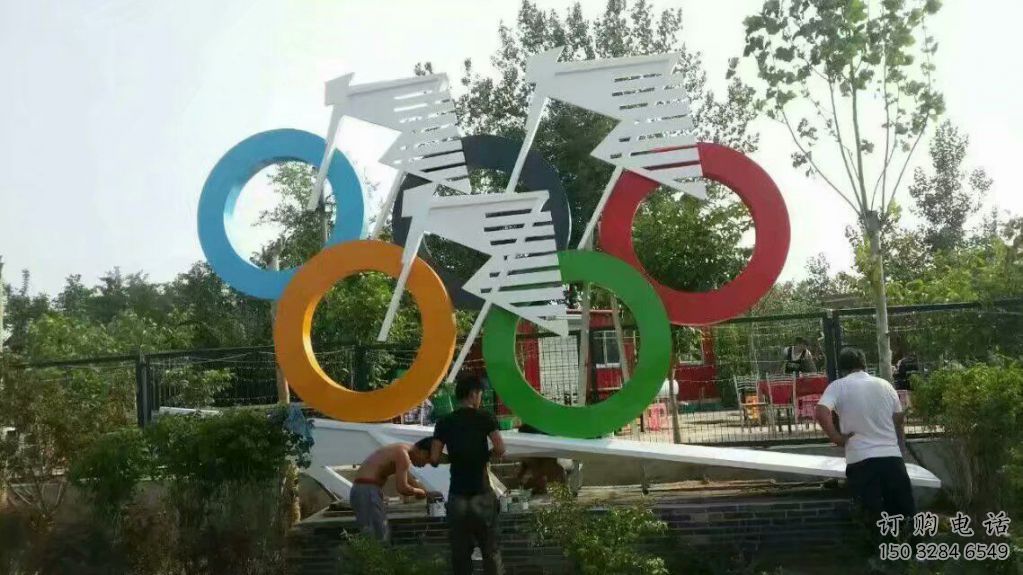 街頭五環(huán)雕塑廠家 大型別墅區(qū)擺件 現(xiàn)代不銹鋼五環(huán)雕塑
