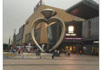 大型商場鉆戒雕塑廠家 戶外擺件 鏡面不銹鋼鉆戒雕塑