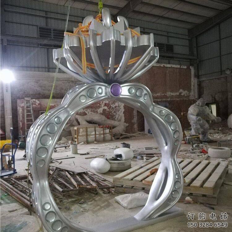 大型商場戒指雕塑廠家 現代擺件 鏡面不銹鋼戒指雕塑