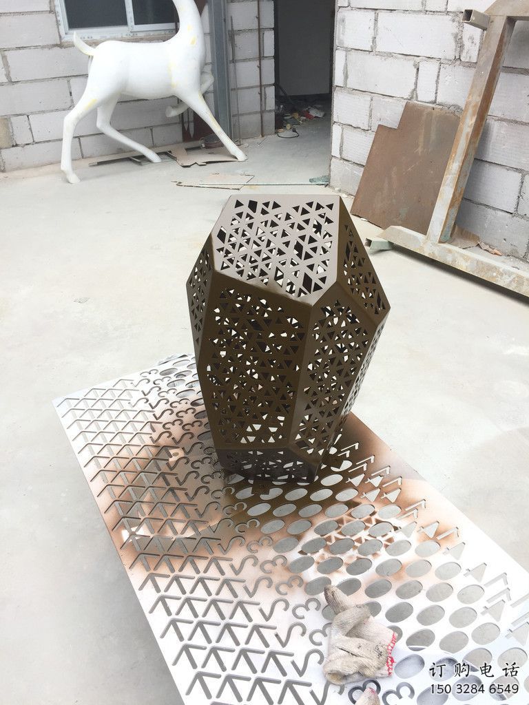 鏤空石頭雕塑廠家 園林小品 住宅小區不銹鋼石頭雕塑