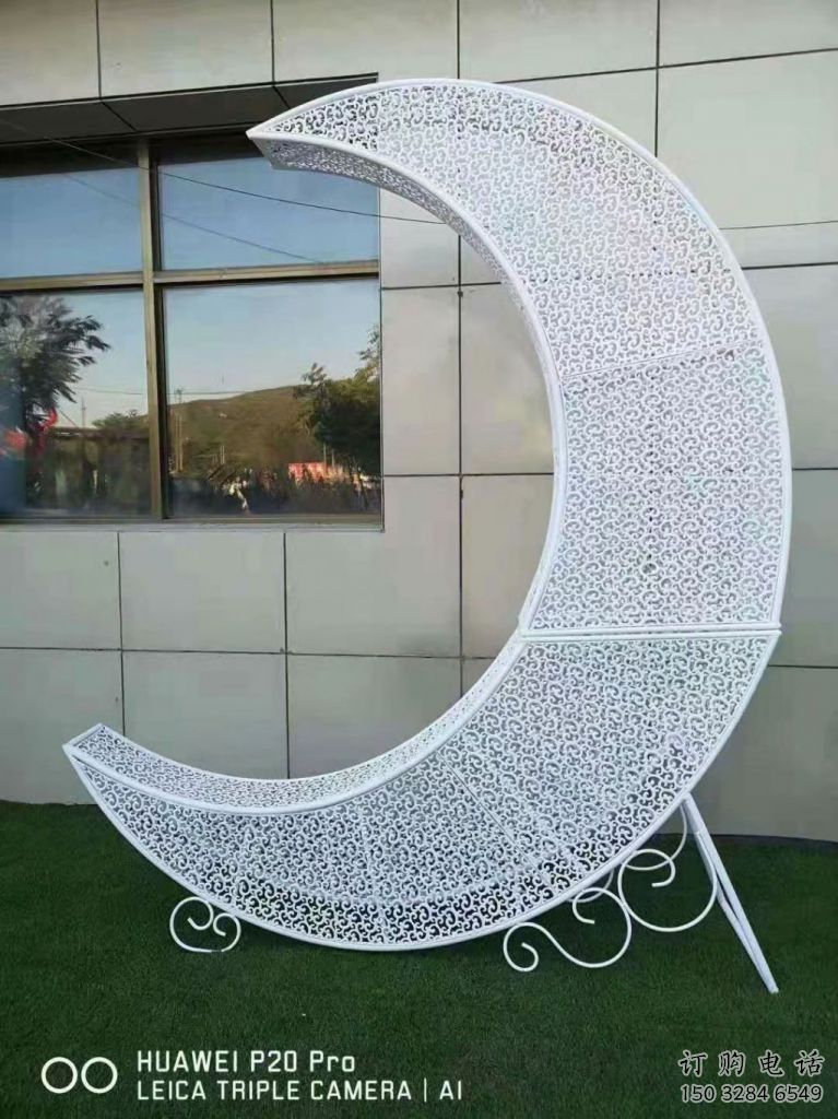 鏤空月牙雕塑廠家 園林小品 住宅小區(qū)不銹鋼月牙雕塑生產(chǎn)