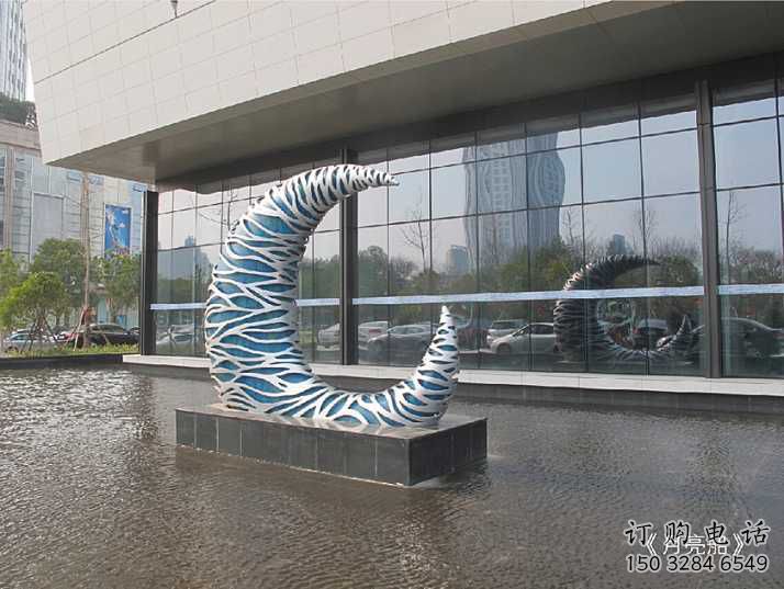 酒店月牙雕塑廠家 烤漆小品 戶外不銹鋼月牙雕塑生產