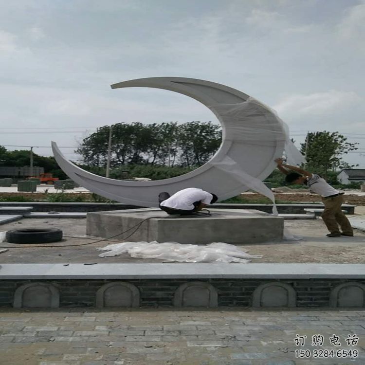 公園月牙雕塑廠家 戶外擺件 現代不銹鋼月牙雕塑生產