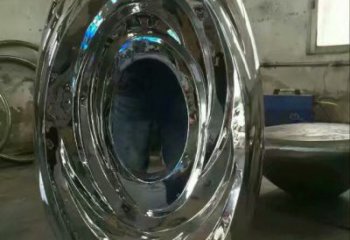 現代圓鏡雕塑廠家 大型別墅區擺件 抽象不銹鋼圓鏡雕塑生產