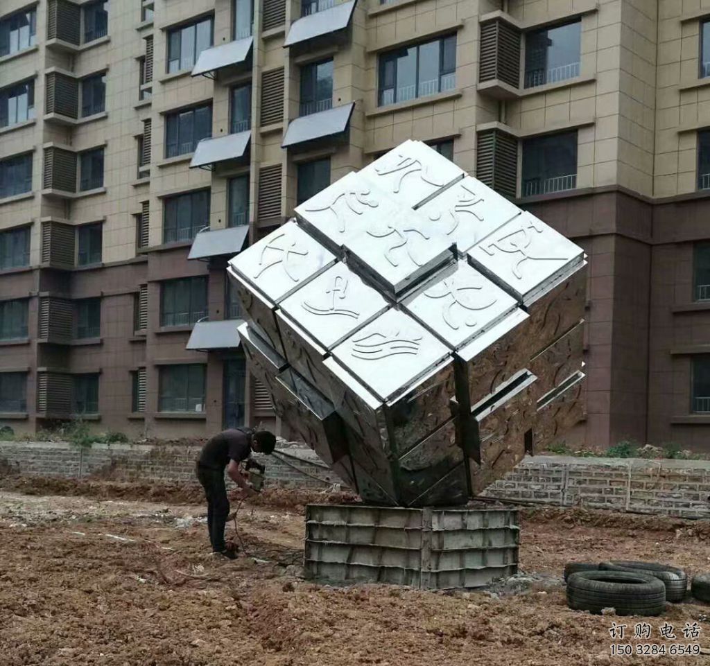 戶外二維碼雕塑廠家 鏡面小品 創意不銹鋼二維碼雕塑廠家