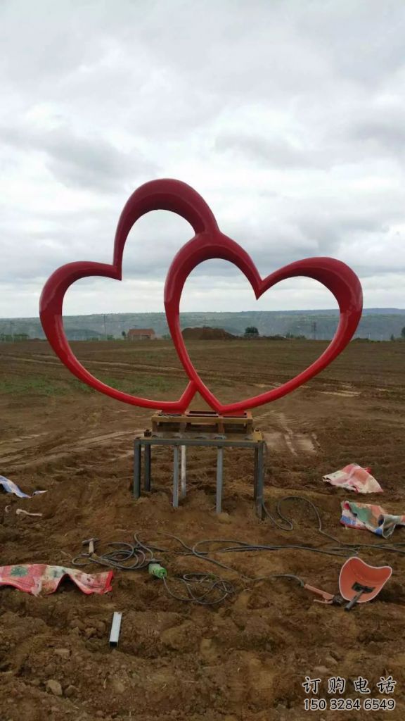 烤漆心心相印雕塑廠家  戶外現(xiàn)代廣場(chǎng)小品 