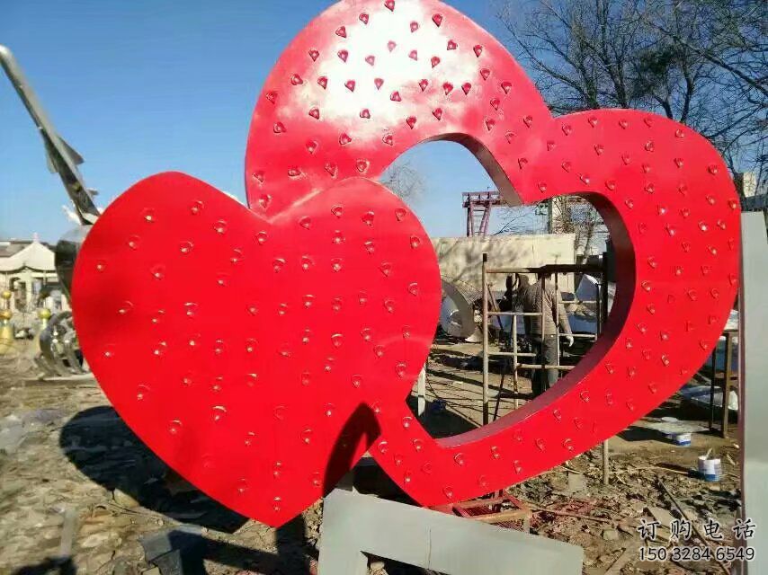 彩繪心心相印雕塑廠家 街頭現代烤漆擺件 