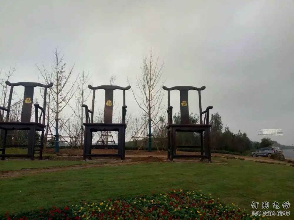 現(xiàn)代椅子雕塑廠家 大型別墅區(qū)擺件 創(chuàng)意不銹鋼椅子雕塑廠