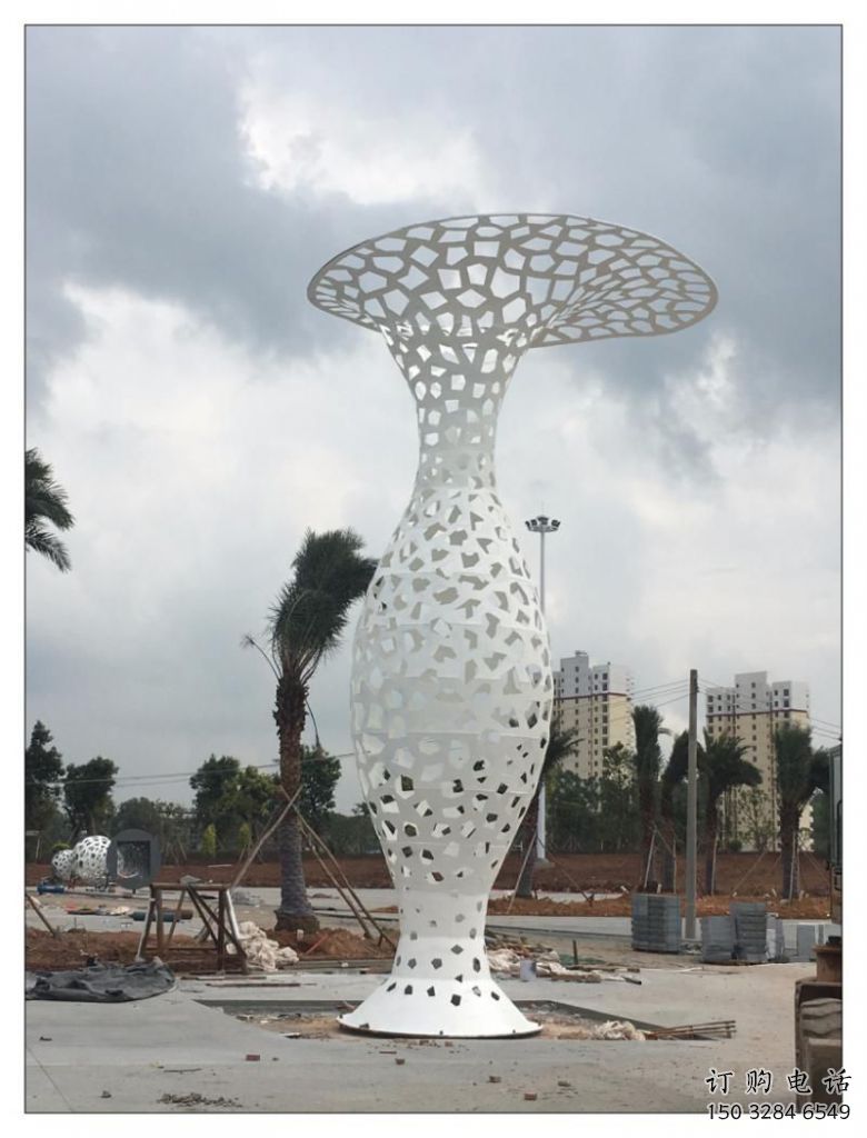 大型花瓶雕塑廠家 廣場(chǎng)小品 烤漆不銹鋼花瓶雕塑廠