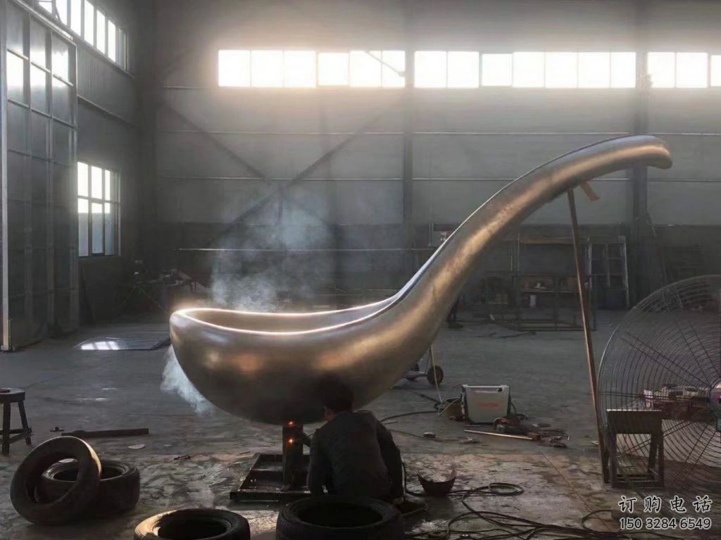 現(xiàn)代勺子雕塑廠家 大型別墅區(qū)擺件 廣場不銹鋼勺子雕塑廠