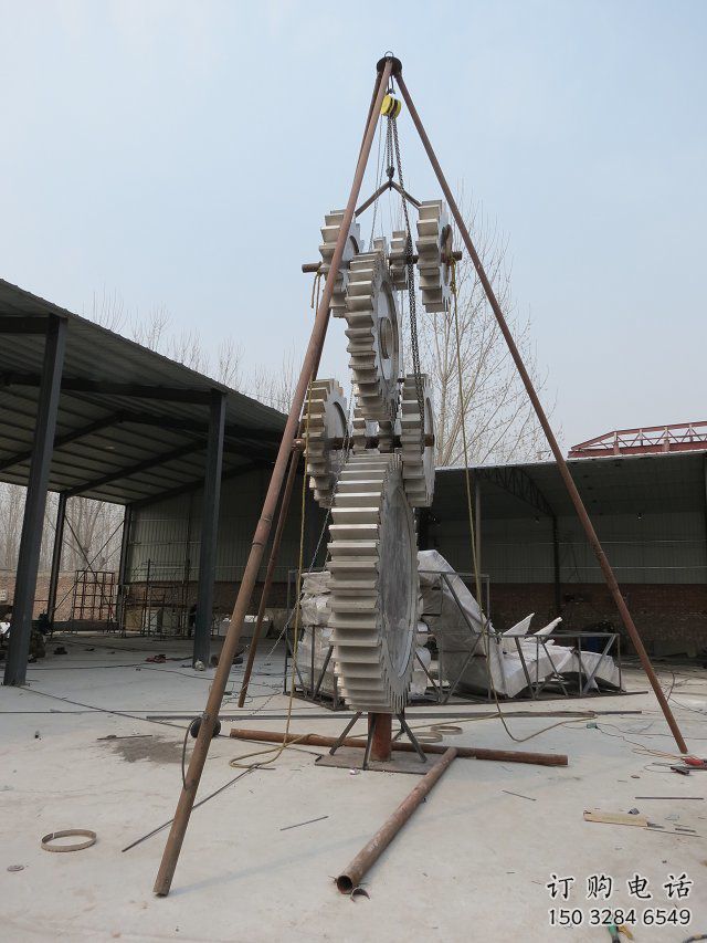 異形齒輪雕塑廠家 現(xiàn)代小品 創(chuàng)意不銹鋼齒輪雕塑生產(chǎn)制作