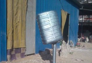 街頭話筒雕塑廠家 大型別墅區擺件 現代不銹鋼話筒雕塑廠