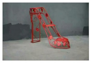 鏤空高跟鞋雕塑廠家 烤漆園林小品 幾何高跟鞋雕塑價(jià)格