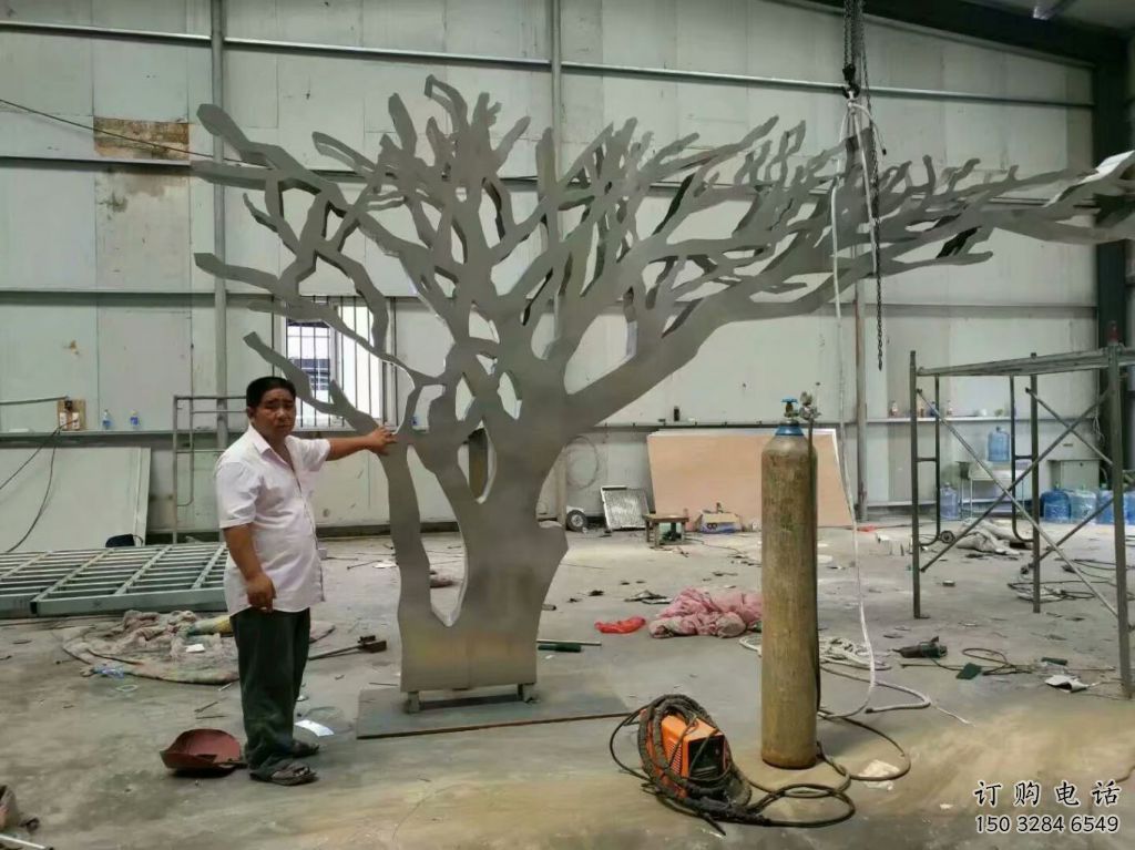 鏤空白樺樹雕塑廠家 園林小品 住宅小區(qū)不銹鋼白樺樹雕塑廠
