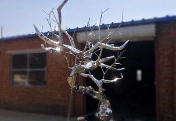 創(chuàng)意迎客松雕塑廠家 鏡面小品 公園不銹鋼迎客松雕塑廠