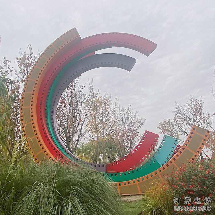 創意膠卷雕塑廠家 烤漆小品 公園不銹鋼膠卷雕塑廠