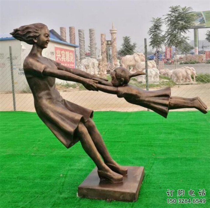 游樂場母愛雕塑廠家 幼兒園擺件 噴漆不銹鋼母愛雕塑廠