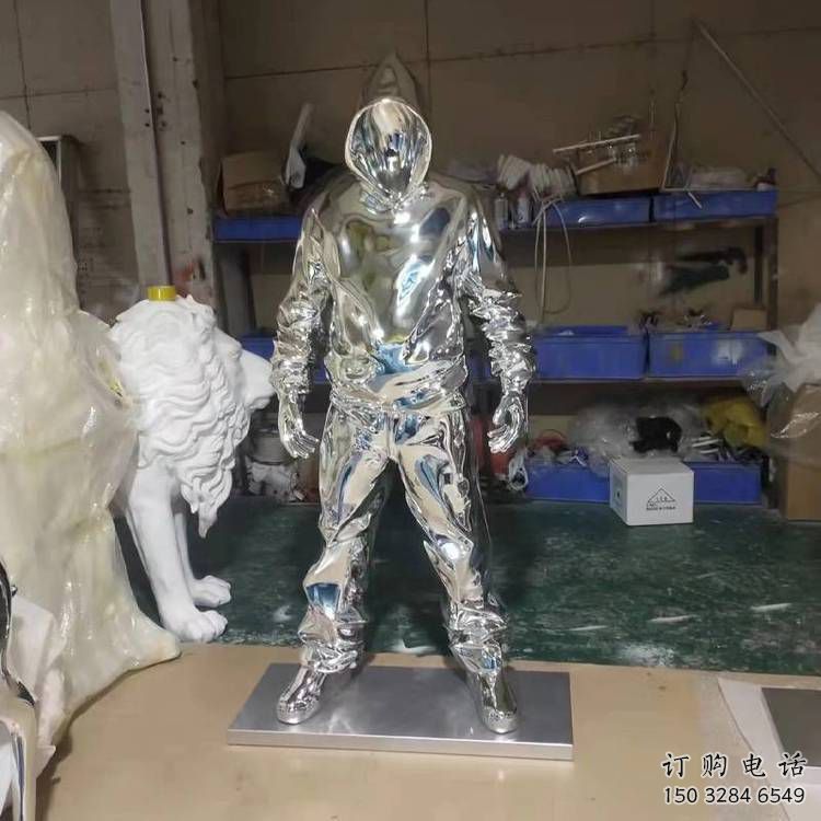 仿真男子雕塑廠家 電鍍現代擺件  戶外不銹鋼男子雕塑報價