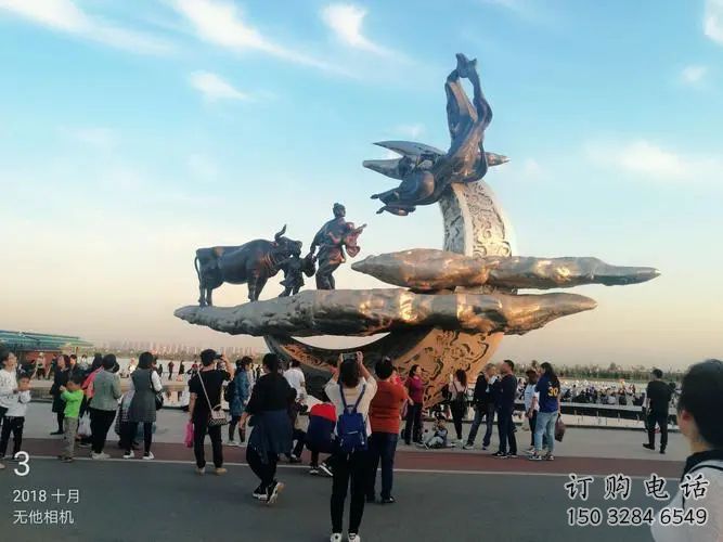 廣場愛情雕塑廠家  現代小品  創意不銹鋼愛情雕塑