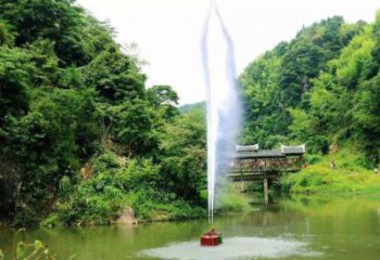 噴泉雕塑廠家，高噴方式水景，不銹鋼高噴噴泉雕塑廠家