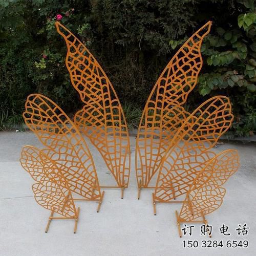 操場翅膀雕塑廠家，鏤空景觀雕塑，噴砂制造