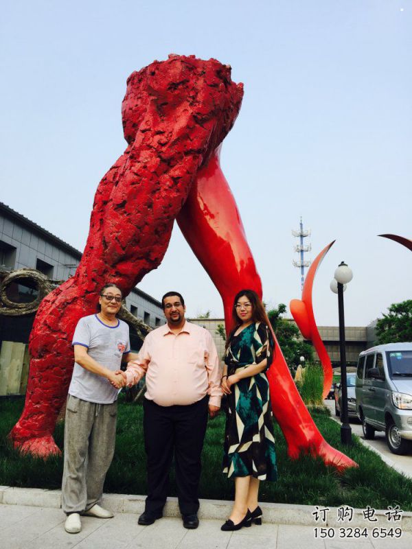 廣場人字雕塑優價，美陳組合，不銹鋼人字雕塑廠家特供